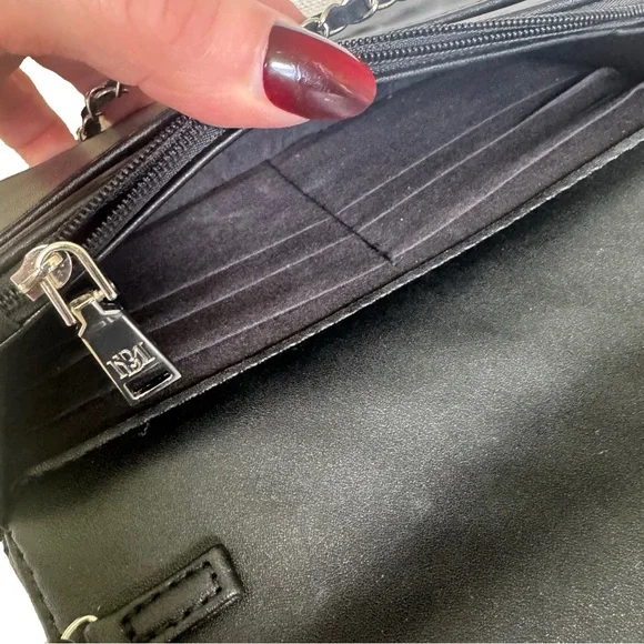 Badgley Mischka Black Quilted Crossbody Bag - Picture 7 of 7